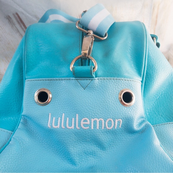 VINTAGE Lululemon Gym/Travel Bag - Picture 4 of 16